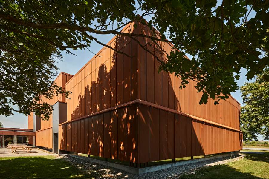 Smukke facadekassetter i cortenstål, Maribo Svømmehal, Ved Stadion 4, 4930 Maribo